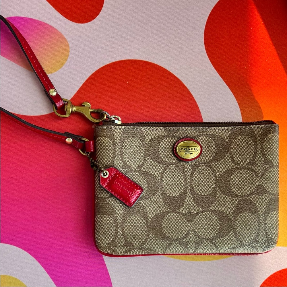 Signature Coach Corner Zip Wristlet